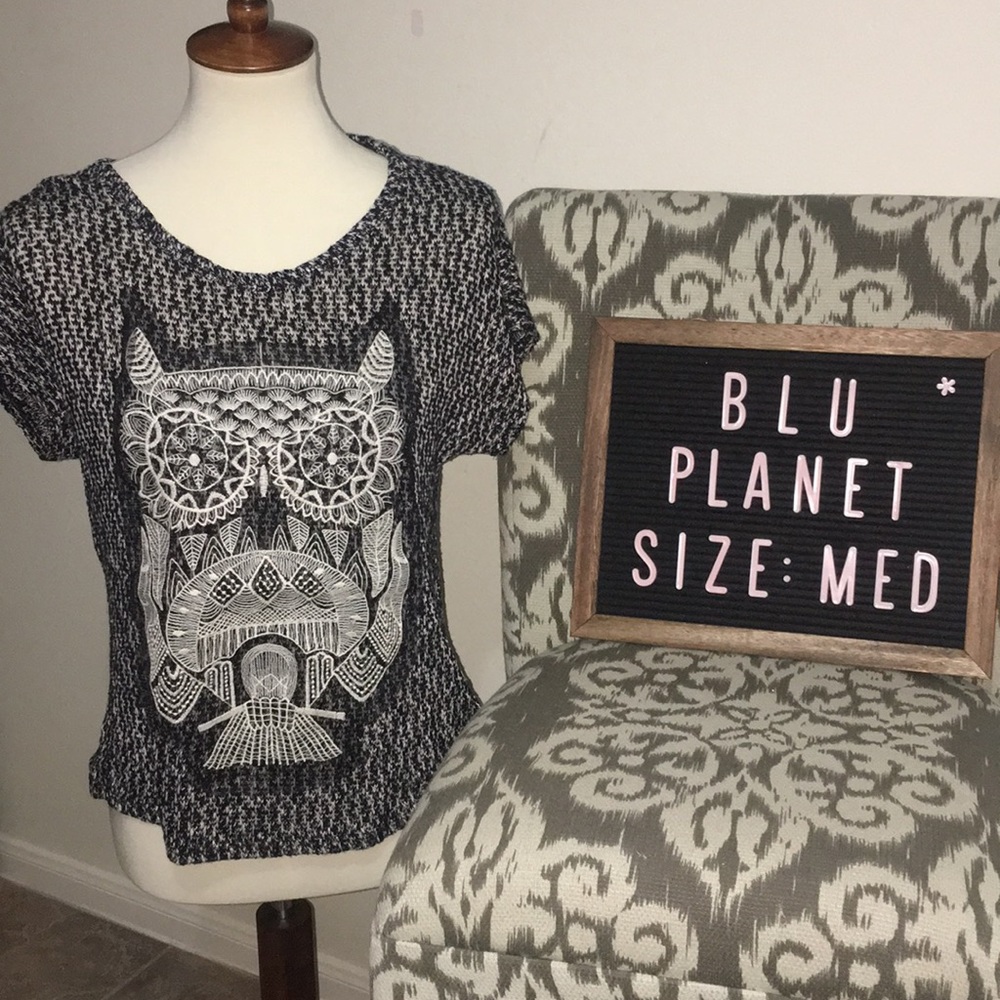 Blu Planet embroidered owl top size medium